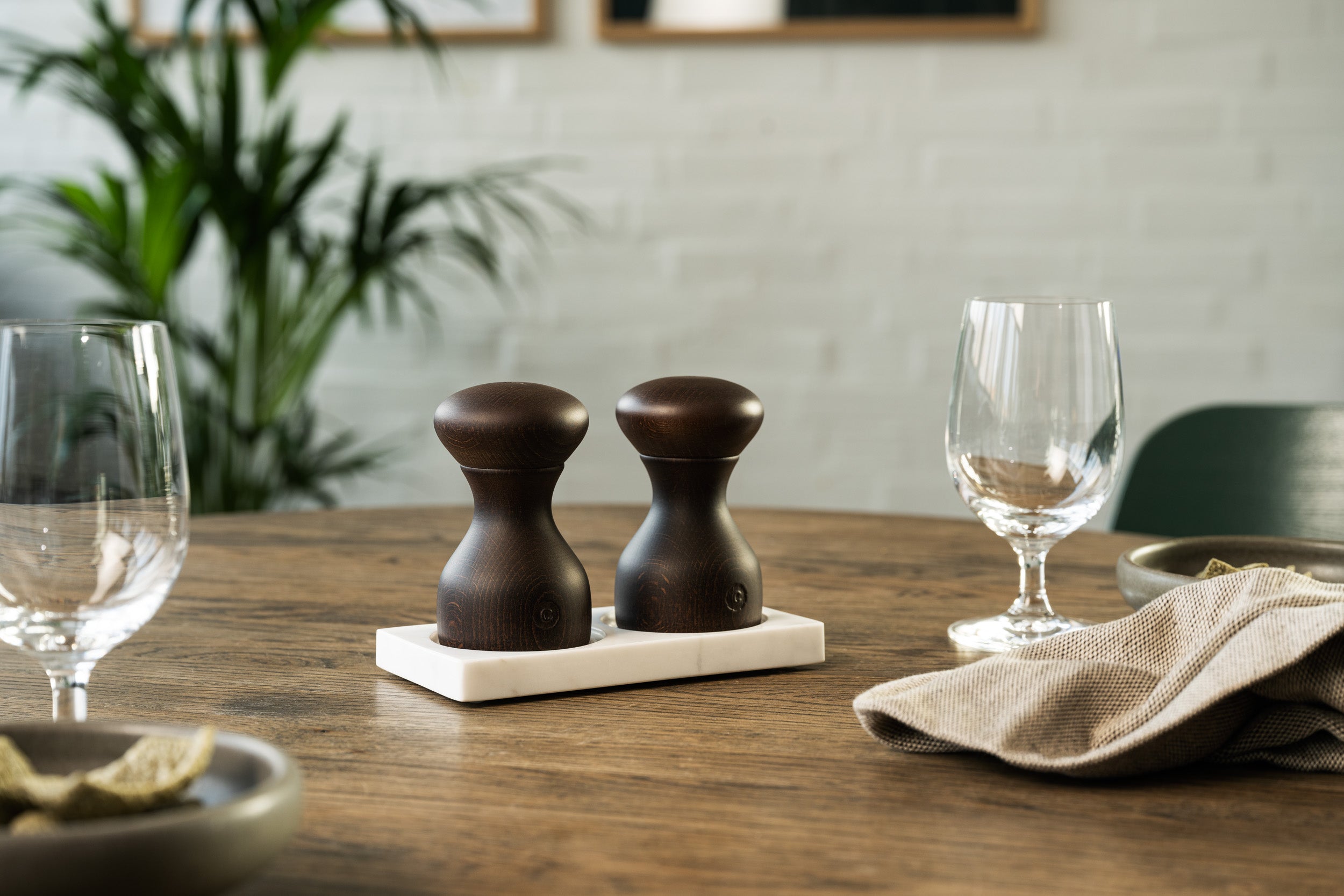 Tabletopper, white marble 2