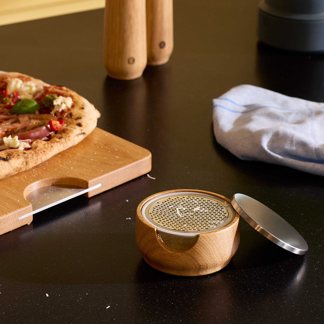 Champagne, table grater