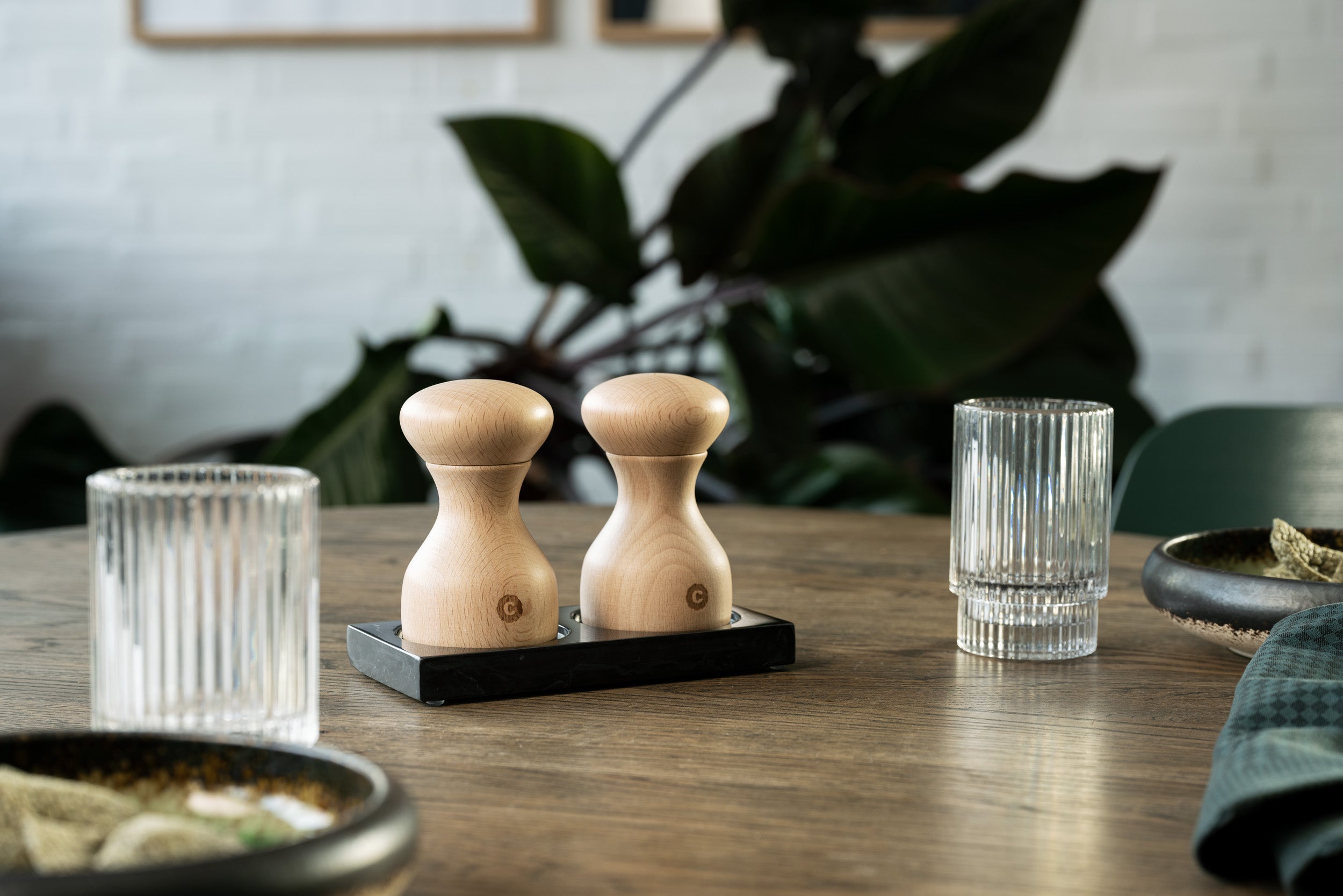 Tabletopper, black marble 2