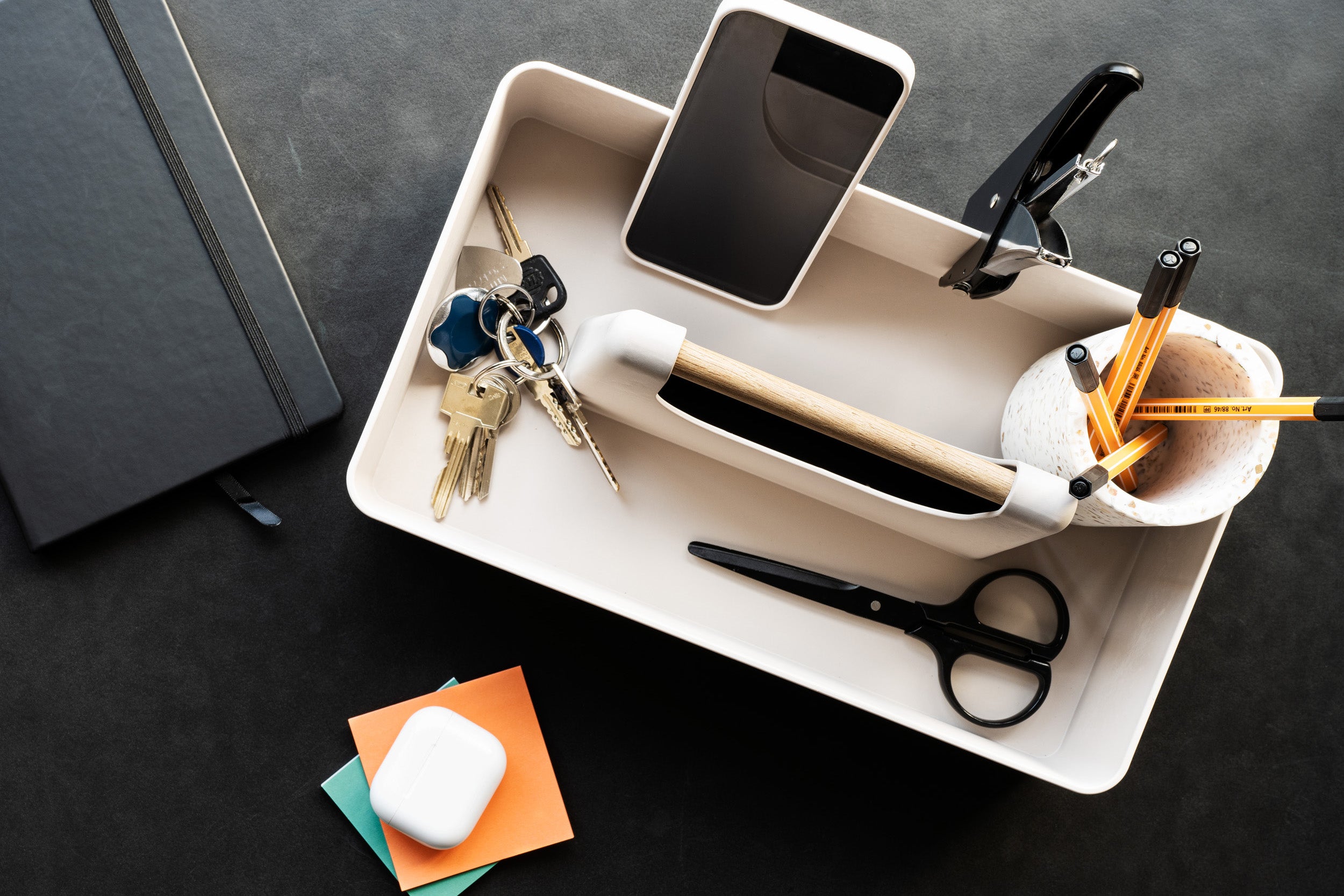 Basel toolbox, off-white