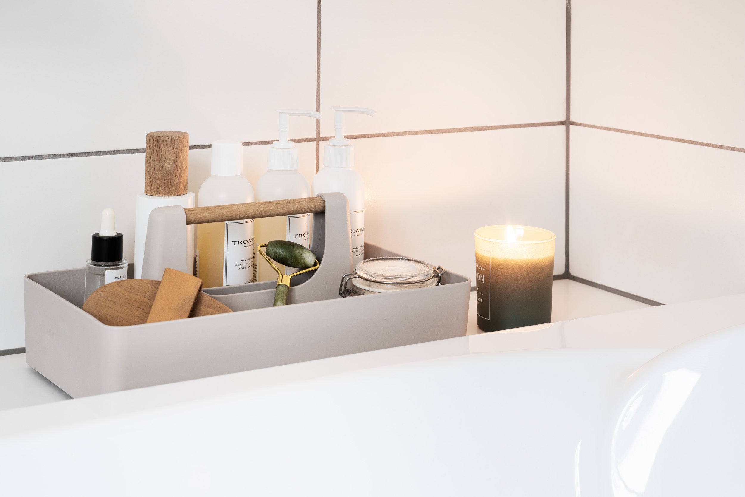 Basel toolbox, off-white