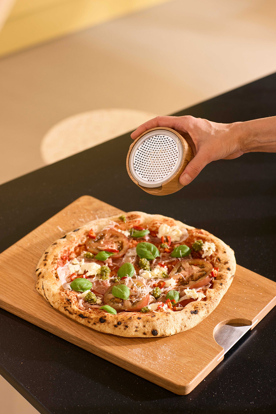 Champagne, table grater